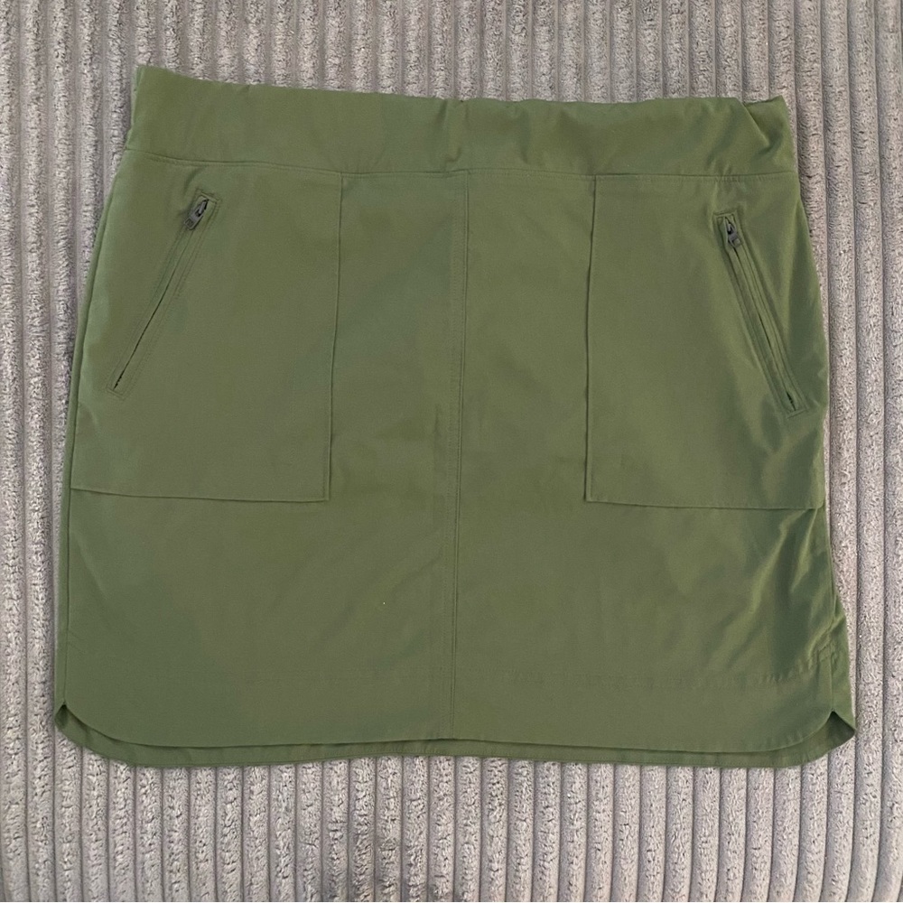 Athleta skort - zipper pockets